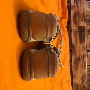 BRAND NEW, worn once indoors, Sperry tan loafer shoes size 7M